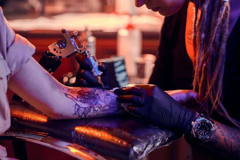 Which Tattoo style is better, Machine Tattoo or Hand-Poked Tattoo?